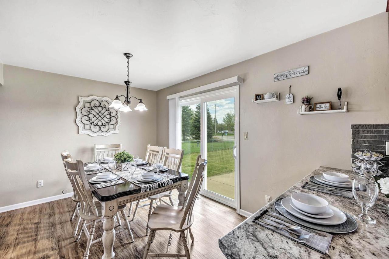 Serene 3 Bedroom Home, Nrm, Wi-Fi, Parking, Queen Bed De Pere Zewnętrze zdjęcie